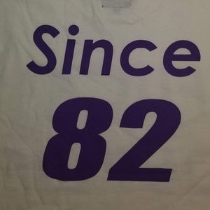 am SIZE LARGE T-SHIRT NEW YORK BASED BRAND CLASSIC